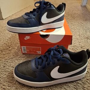 Nike Court Borough Low (GS)Kids' Navy and Black Sneakers Size 5.5y